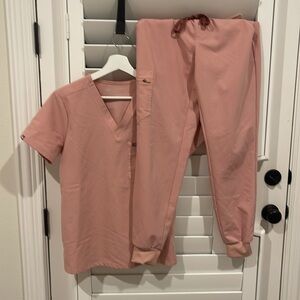 Figs scrub set in Mauve -Limited Edition color, great condition XS Pants S Shirt